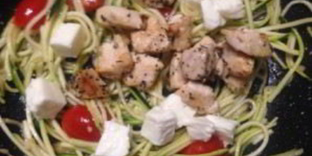 пп-паста из цукини с курицей и моцареллой