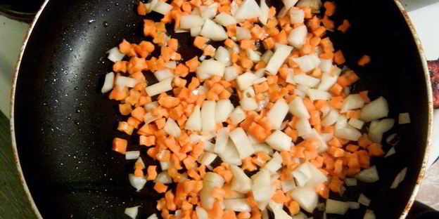 грибное рагу с яйцом пашот и крутонами