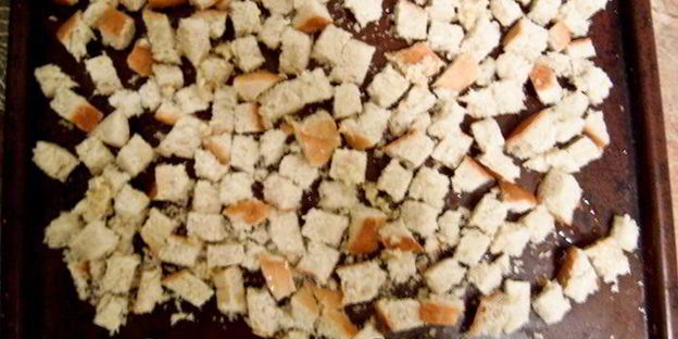 грибное рагу с яйцом пашот и крутонами