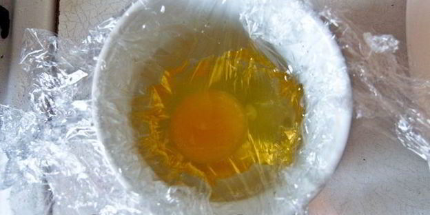 грибное рагу с яйцом пашот и крутонами