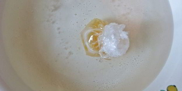 грибное рагу с яйцом пашот и крутонами