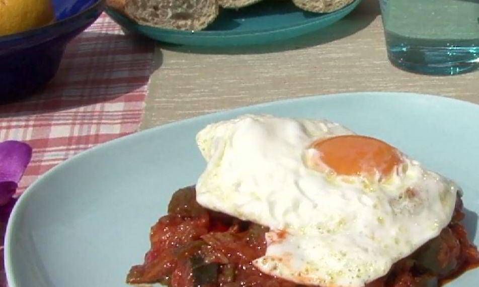 Рецепт испанского овощного рагу с яйцом