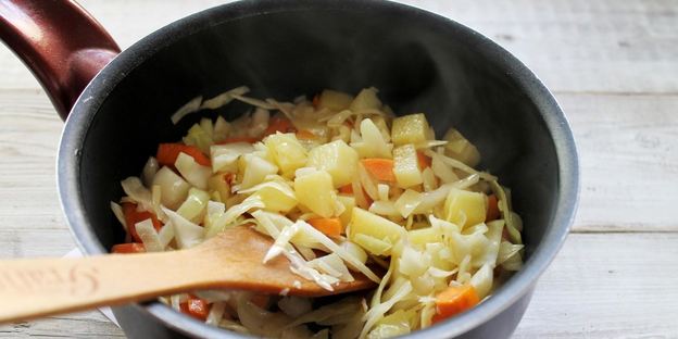 овощное рагу с курицей с капустой и картошкой
