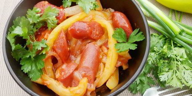 овощное рагу с острыми колбасками
