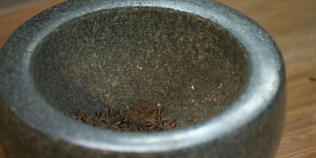 рагу из консервированной говядины с фасолью и зеленой гречкой