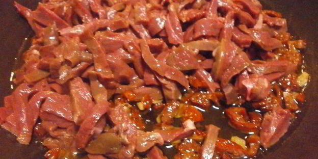 рагу из сердца с вялеными помидорами