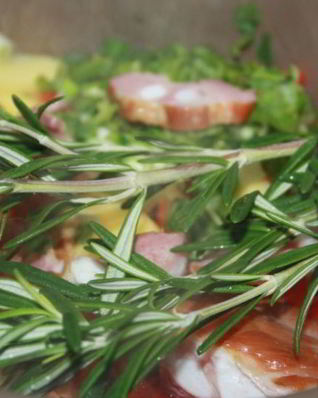 Рагу с копченостями и розмарином в мультиварке