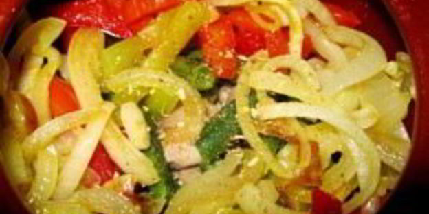 рагу с мясом и стручковой фасолью в горшочке