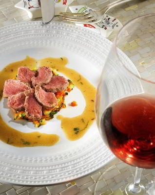 Тьян из баранины с овощным рагу и мятным соусом