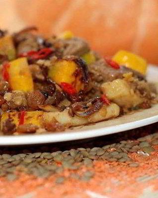 Тыквенное кисло-сладкое рагу с чечевицей