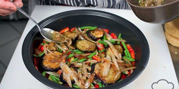 откидной рататуй с анчоусами