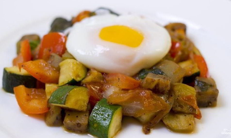 Рецепт рататуя с яйцом