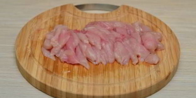 рисовая лапша с куриным филе и овощами