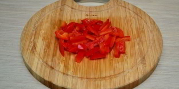 рисовая лапша с куриным филе и овощами