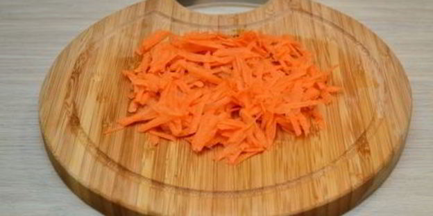 рисовая лапша с куриным филе и овощами