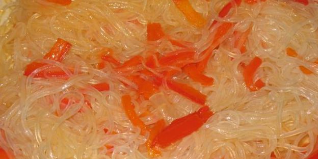 рисовая лапша с овощами и креветками