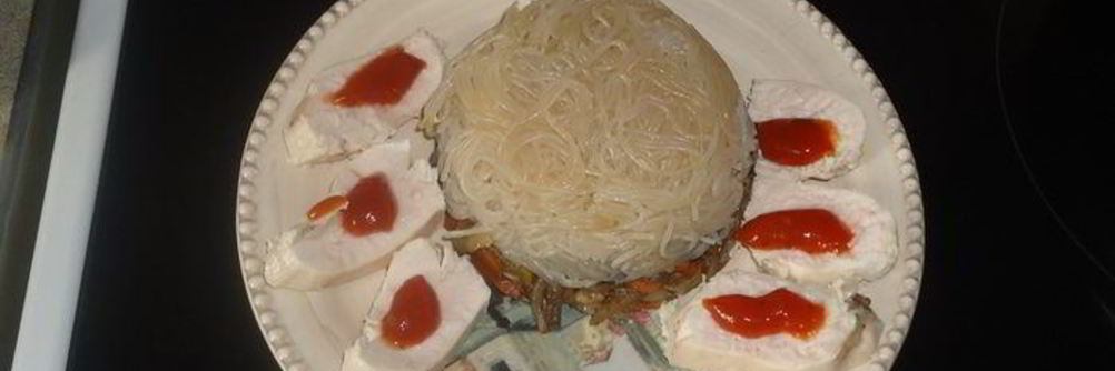 Рисовая лапша с овощами и курицей