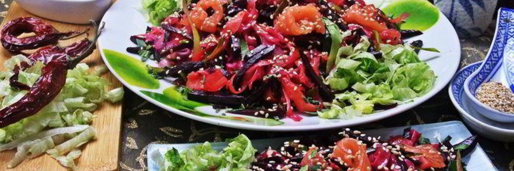 Рисовая лапша с рыбой и овощами