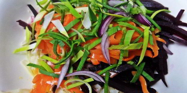 рисовая лапша с рыбой и овощами