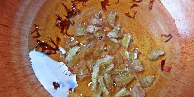 рисовая лапша с рыбой и овощами