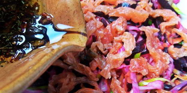 рисовая лапша с рыбой и овощами