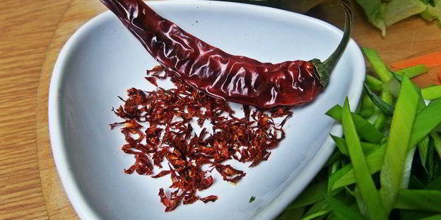 рисовая лапша с рыбой и овощами