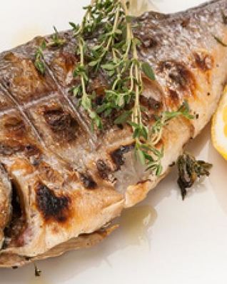 Дорада на гриле с лимоном