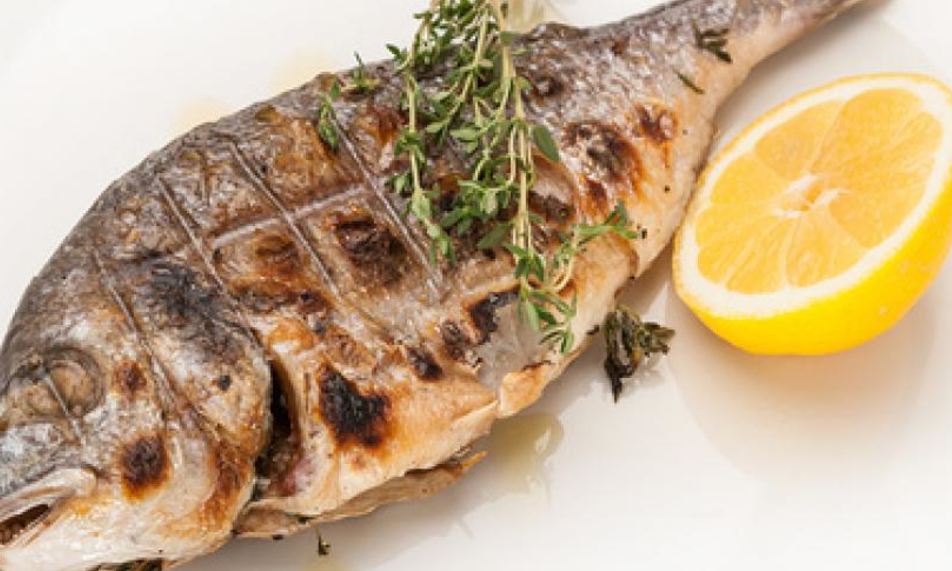 Рецепт дорады ны гриле с лимонома