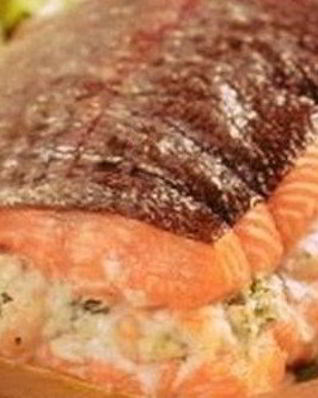 Фаршированный лосось с начинкой из креветок