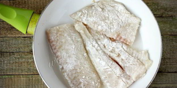 филе камбалы, жареное с чесноком