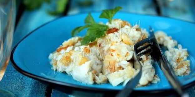 филе камбалы, жареное с чесноком