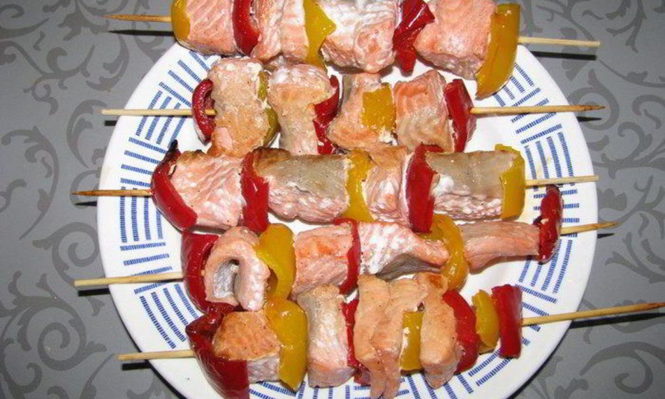 Рецепт форели на шпажках