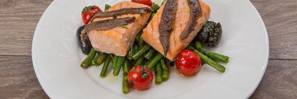 Форель с овощами