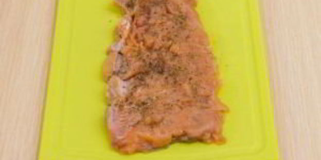 горбуша, запеченная с зеленью в фольге