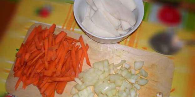 кальмары с овощами под соусом