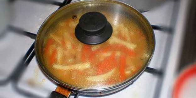 кальмары с овощами под соусом