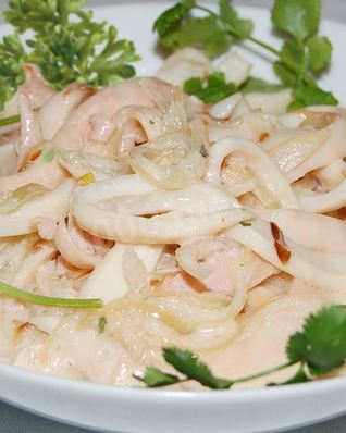 Кальмары в сметанном соусе