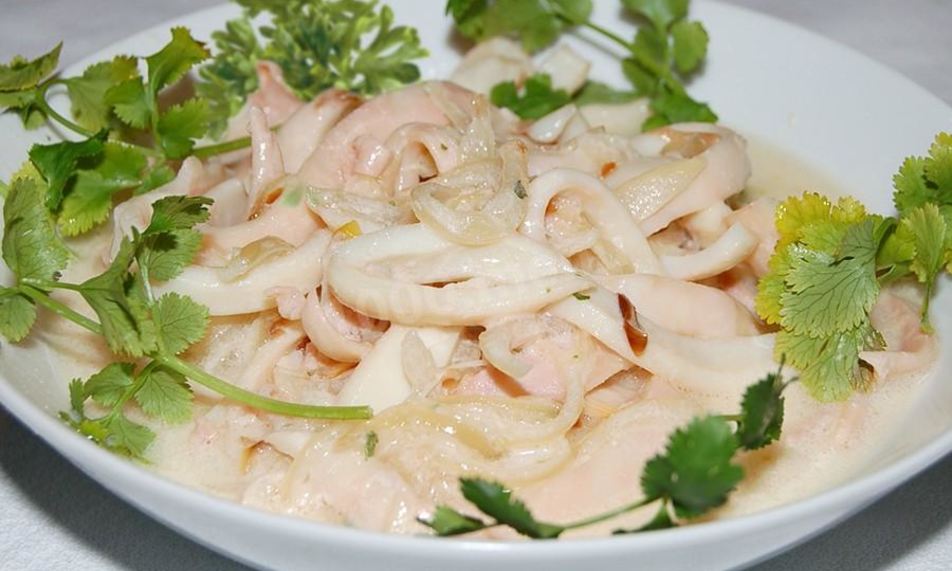 Рецепт кальмаров в сметанном соусе