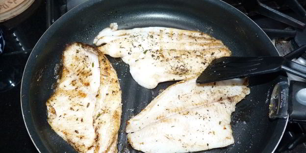 камбала с овощами