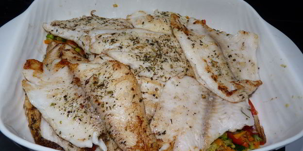 камбала с овощами