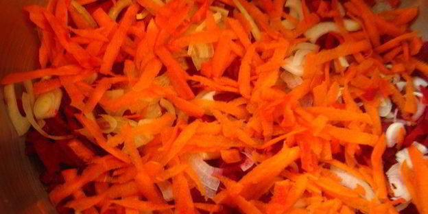 карп на подушке из овощей