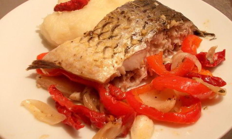 Рецепт карпа с овощами и чесночным маслом