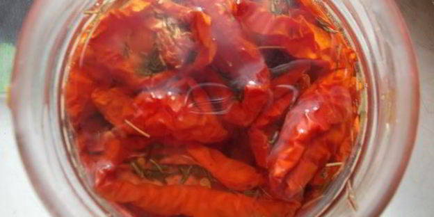 карп с овощами и чесночным маслом