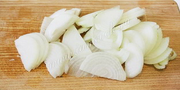 хек с луком в сметанном соусе в мультиварке