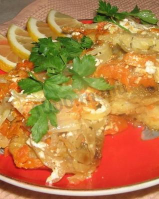 Минтай в мультиварке с морковью