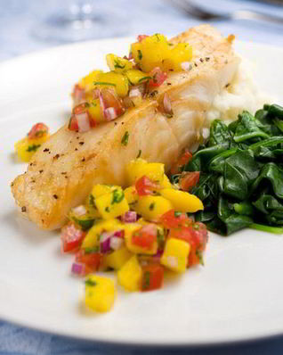 Окунь с овощным гарниром в лимонном соусе