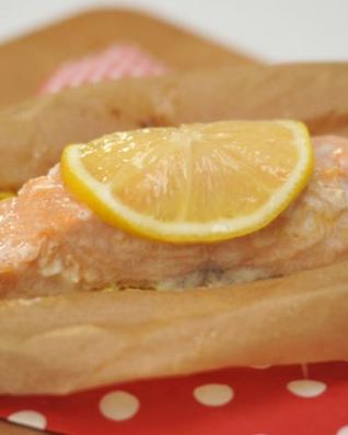 Рыба на яблочной подушке