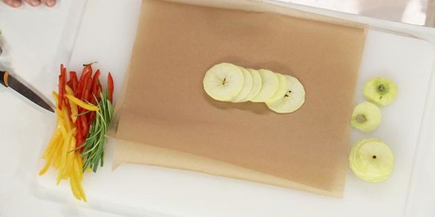 рыба на яблочной подушке