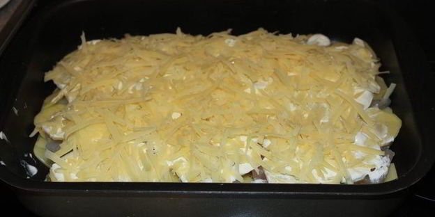 рыба с картофелем, запеченные под сметаной и сливками