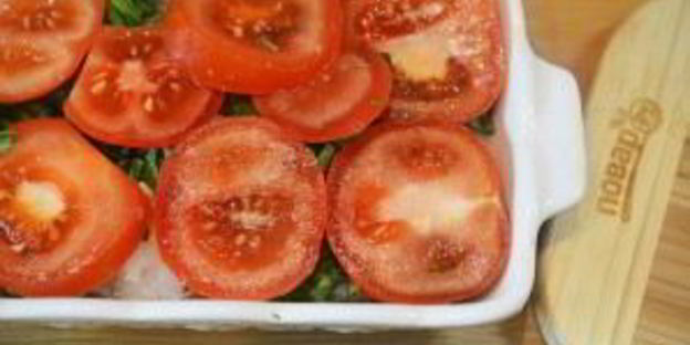 рыба в духовке со шпинатом и помидорами